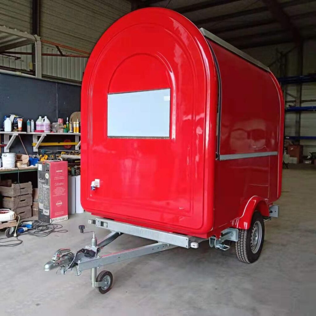 Roter Foodtrailer Modell M – 2,2 m Verkaufsanhänger im Retro-Design