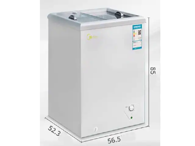 Kompakter Gefrierschrank oder Gefriertruhe für den Einsatz in kleinen Gewerbeküchen oder Foodtrailern.