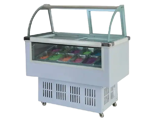 Freistehende Eisvitrine mit gebogener Glasabdeckung zur Präsentation von Speiseeis.