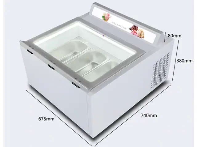 Tisch-Eisvitrine mit Glasdeckel zur Präsentation und Lagerung von Speiseeis.