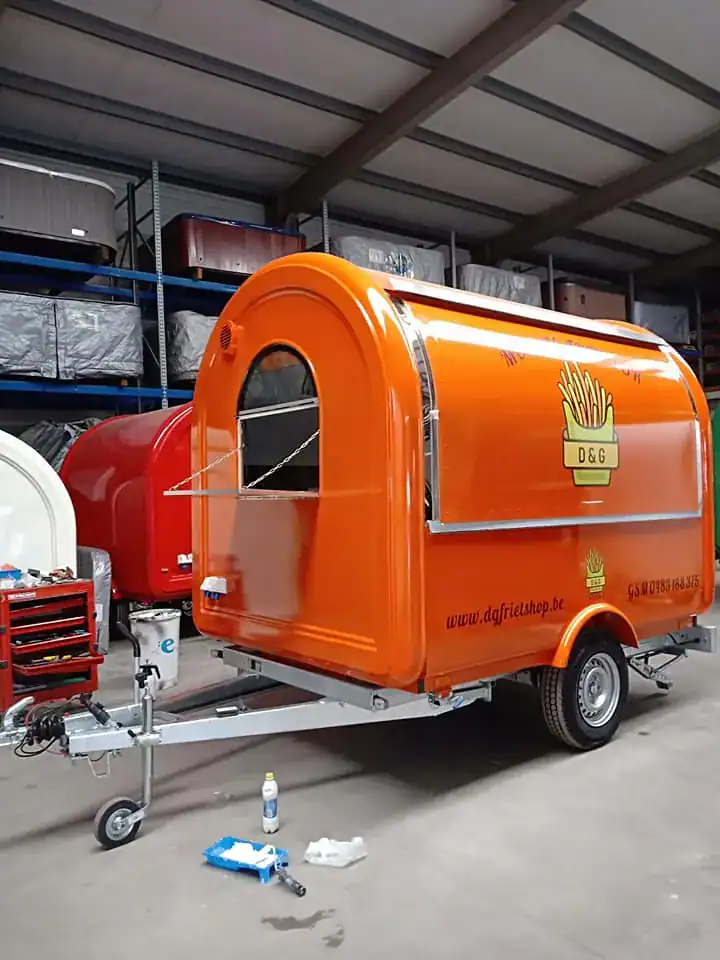 Retro food trailer model L – 2.8 meters long, red exterior