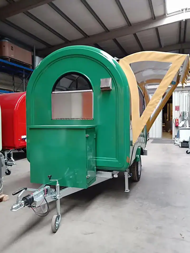 Retro foodtrailer van 2,8 meter – kleurrijk model met unieke uitstraling voor evenementen en foodservice