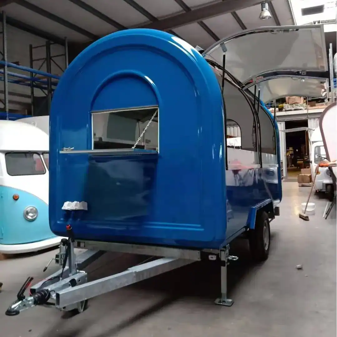 Zwarte retro foodtrailer van 3,8 meter – ruime mobiele keuken voor foodtruckondernemers