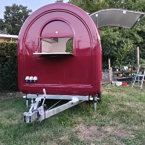 Retro Foodtrailer RAL 3004 mit COC, Kühlschrank, Dunstabzug und Edelstahl-Arbeitsfläche
