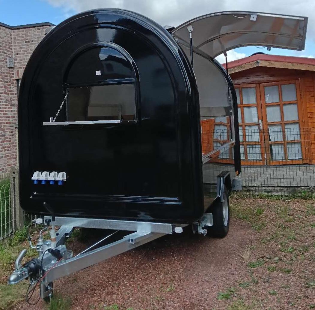 Retro foodtrailer van 2,8 meter – kleurrijk model met unieke uitstraling voor evenementen en foodservice