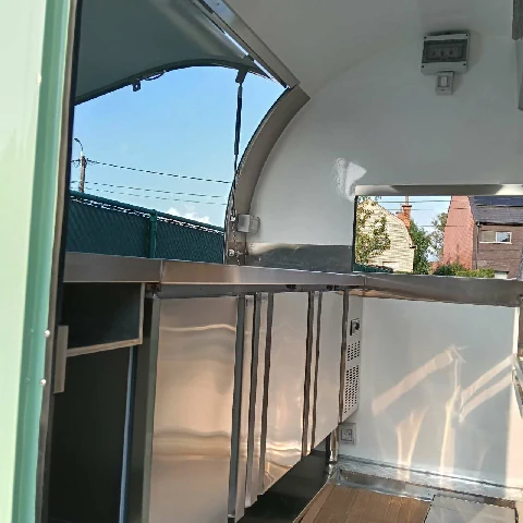 Food truck rétro modèle M , 2.2m de long