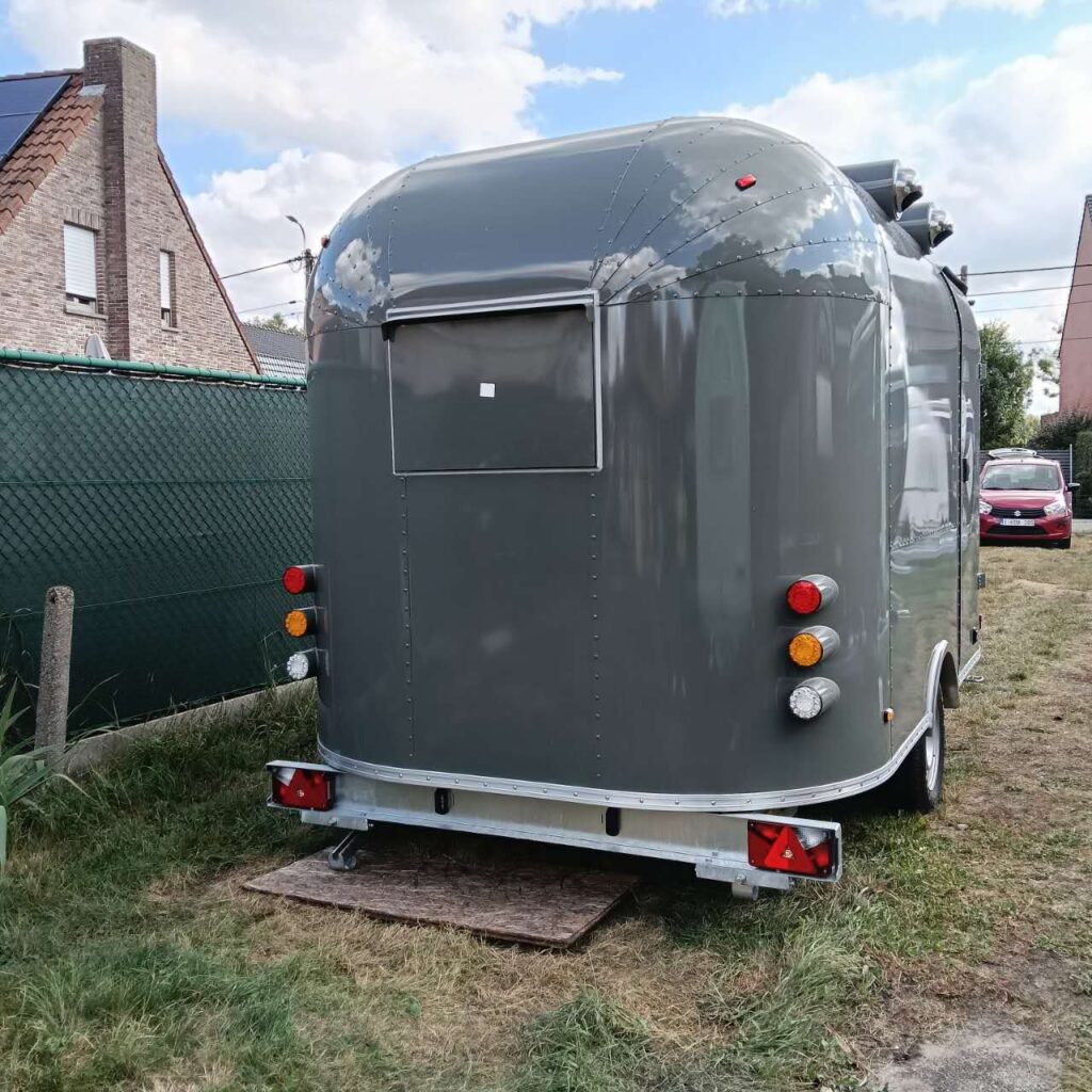 Airstream style food trailer 3.8x2.1 mobiele verkoopwagen premium design RVS interieur