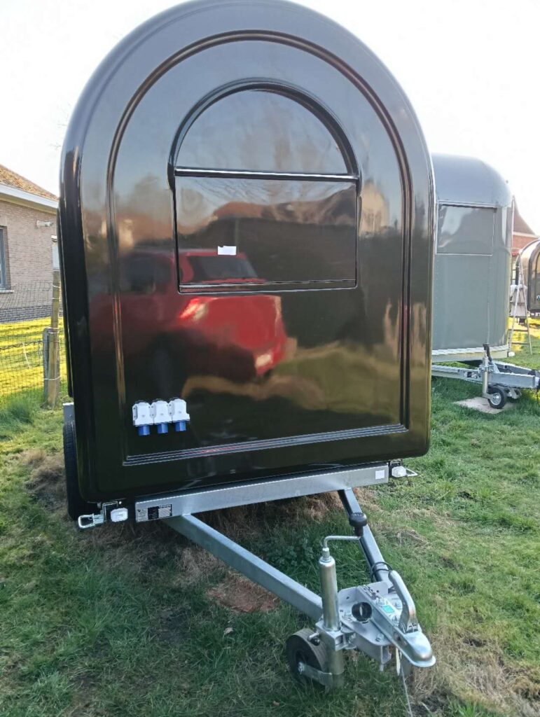 Remorque food trailer rétro modèle S neuve en stock en Belgique – compacte moins de 750 kg sans frein