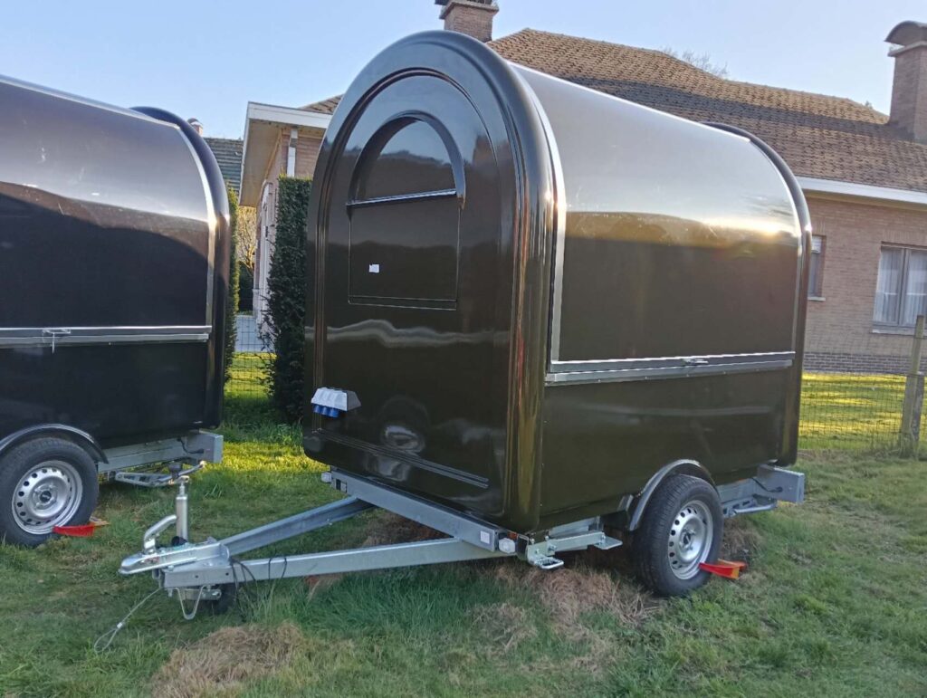 Remorque food trailer rétro modèle S neuve en stock en Belgique – compacte moins de 750 kg sans frein